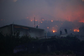 Evakuisani turisti iz tri hotela u Tučepima, požar se širi prema ...