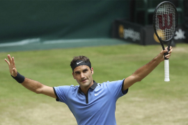 Federer lagano do polufinala Halea