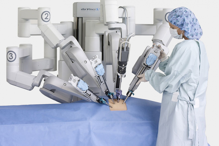 Robot u operacionoj sali u Beču
