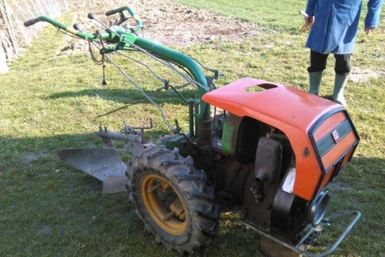 Lažnim evrima kupili motokultivator