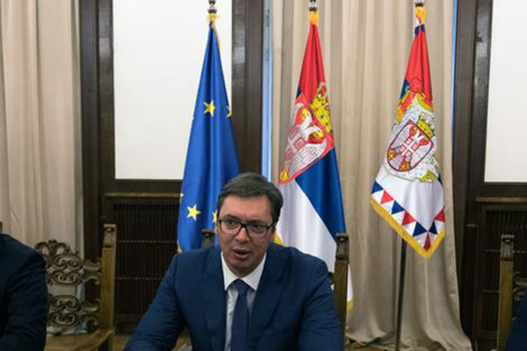 Vučić vratio zastavu EU u zgradu Predsjedništva 