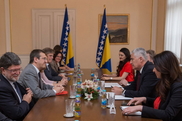 Vlasti na svim nivoima da ostanu na evropskom putu