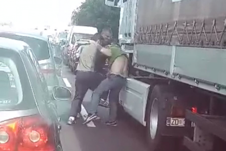 Izvukli vozača iz kamiona i istukli ga