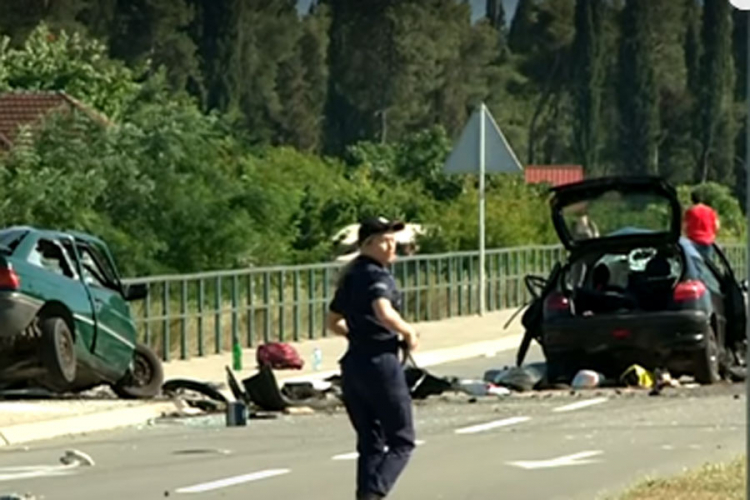 Stravična nesreća u Crnoj Gori: Pet mrtvih, trudnica i djevojčica teško povrijeđene