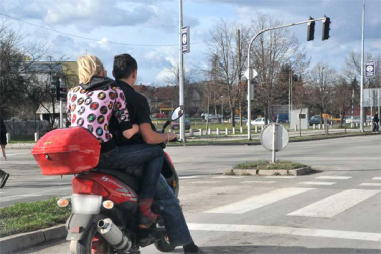 Banjalukom krstare neispravni i neregistrovani motori