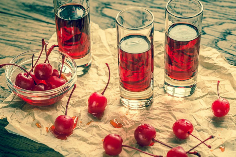 Višnjevac, aperitiv od višnje po provjerenom receptu