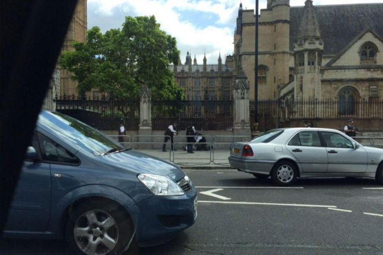 Panika u Londonu zbog muškarca sa nožem