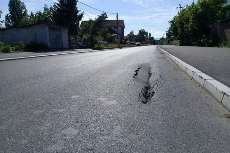 Obustava saobraćaja u ulici Tešana Podrugovića