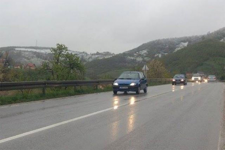 Prohodnost zadovoljavajuća, kolovozi mjestimično vlažni
