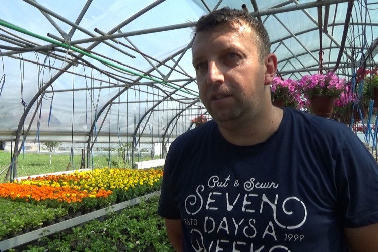 Ljubav prema cvijeću spojio sa biznisom