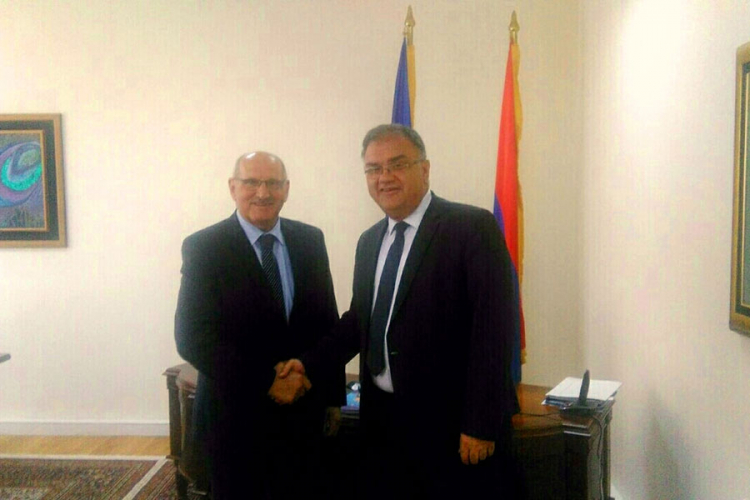 Ivanić sa hrvatskim ambasadorom: Unaprijediti privrednu saradnju