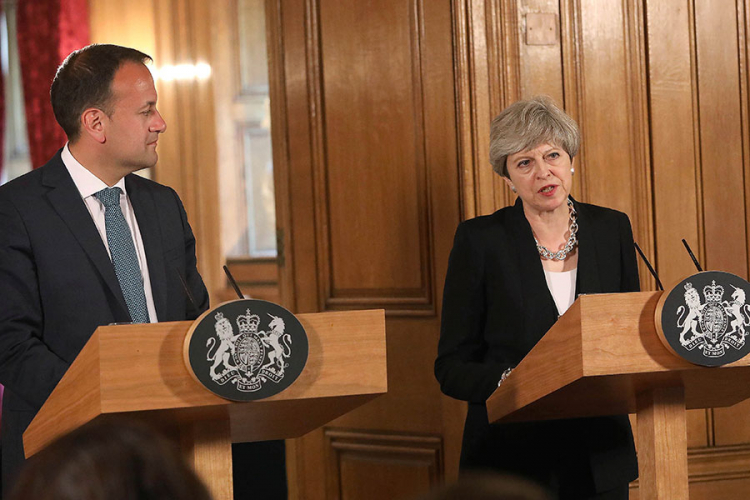Mej: Granica Britanije i EU što manje vidljiva nakon Brexita