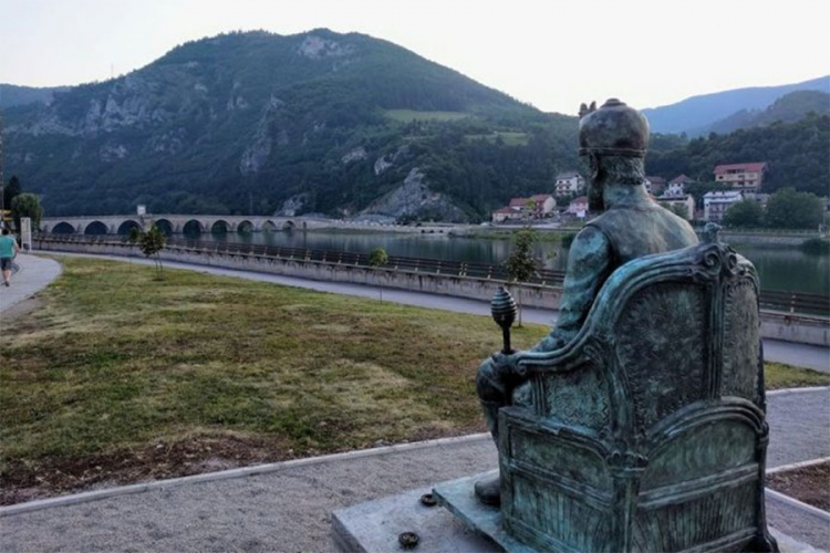 U Višegradu postavljen spomenik Mehmed-paši Sokoloviću