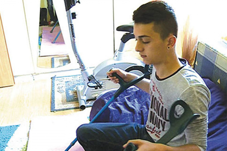 Pozovite 1416 i donirajte 1 KM za liječenje Predraga Šarenca