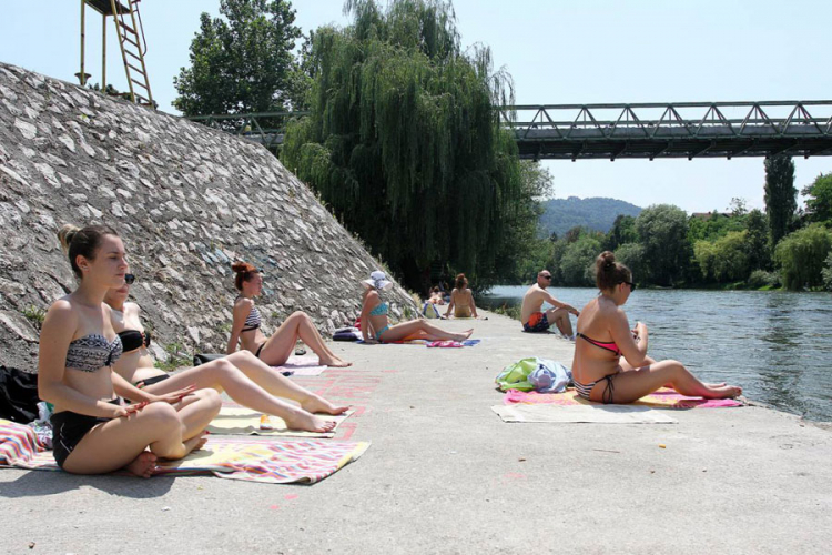 Banjalučani spas od žege traže na kupalištima