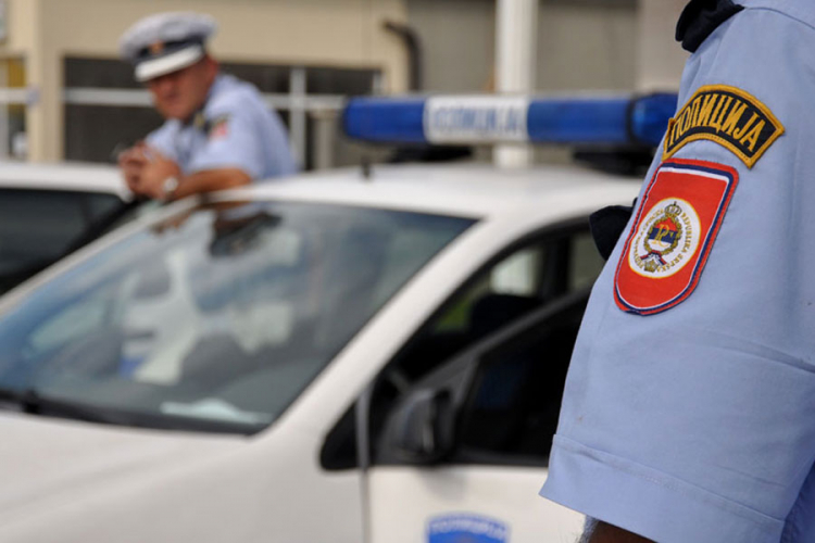 Policajac iz Šekovića spriječio djevojku da se objesi