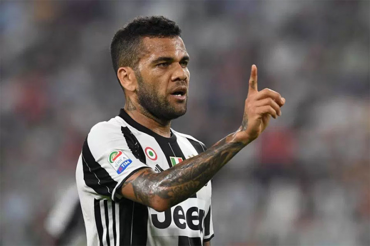 Alves napustio Juventus: Navijači izvinite, ne idem zbog para