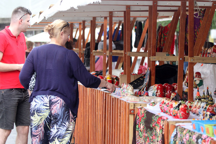 Na Trgu Krajine otvoren Festival ruskih zanata