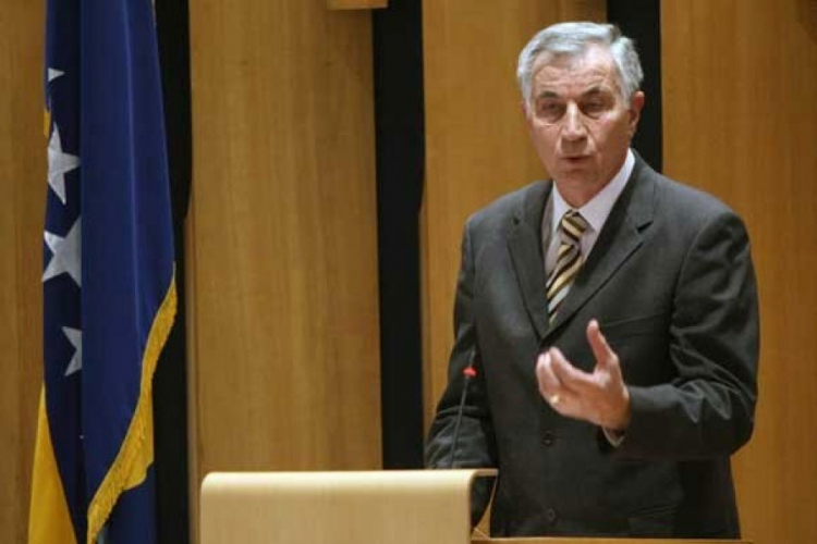 Nović: Javnost nas opravdano proziva za visoke plate i nerad