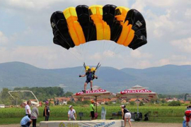 Danas 22. Petrovdanski padobranski kup