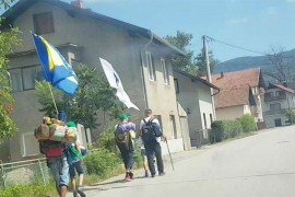 Provjerava se fotografija sa zastavama Armije BiH u Doboju