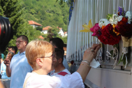 U Potočare stigli kovčezi sa ostacima tijela 71 žrtve