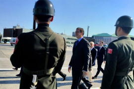 Vučić stigao u Tursku, svečani doček na aerodromu