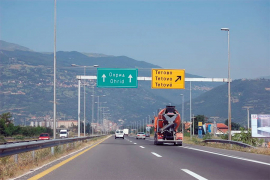 Vozio automobil sa migrantima 200 km/h, probio rampu