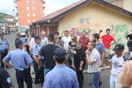Građani spriječili deložaciju porodice Popović u Banjaluci