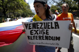 U Venecueli  žena ubijena u redu za glasanje na referendumu