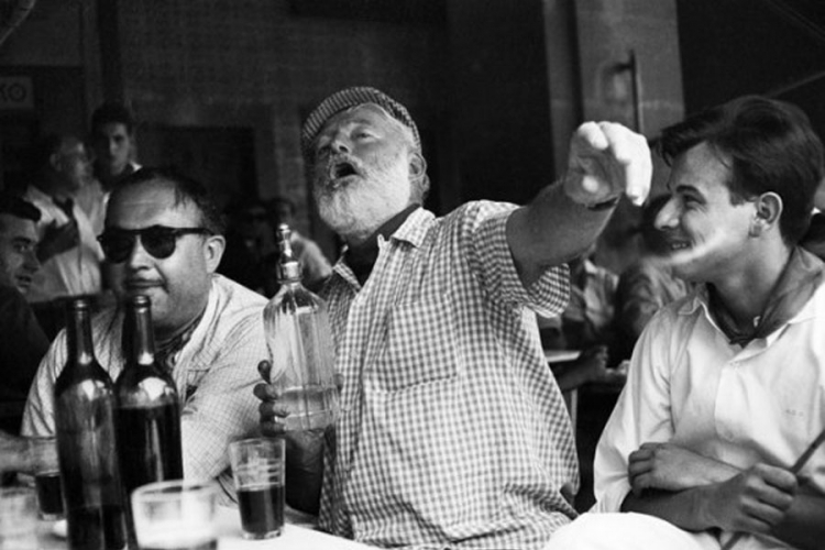 Hemingvej, nobelovac, ratnik, špijun i razbijač