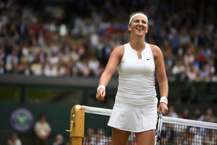 Veličina vrhunskih sportista: Azarenka se igrala sa skupljačicom loptica