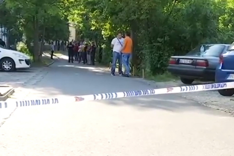 Kamenom usmrtio bivšu supugu u Centru za socijalni rad