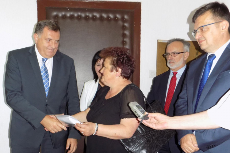45.000 KM iz kabineta predsjednika za novi dom majke djevojčice ubijene u ratu
