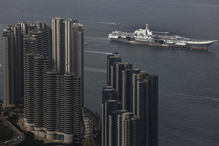 Kineski nosač aviona uplovio u Hong Kong