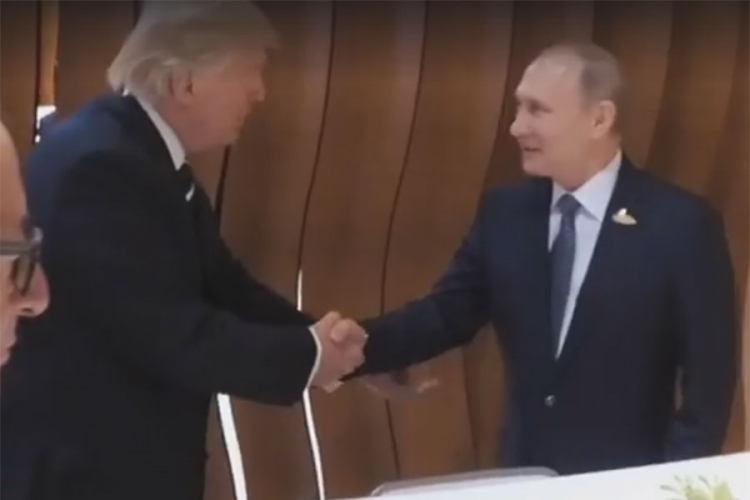 Prvo rukovanje Donalda Trampa i Vladimira Putina