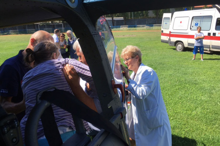 Majka heroj helikopterskim servisom prevezena u Vlasenicu