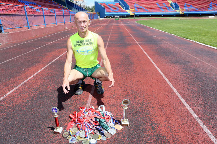 Žaco u šestoj deceniji uspješno "ganja" medalje na maratonu