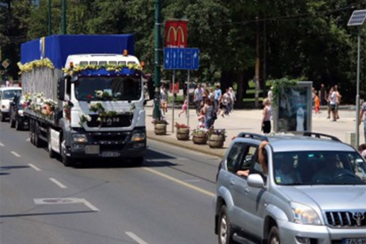 Srebreničkim žrtvama odata počast ispred zgrade Predsjedništva BiH