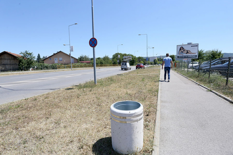 Korpe za smeće tek na svaki kilometar