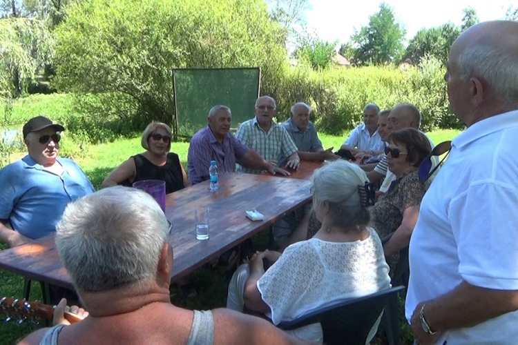 Gimnazijalci iz Sanskog Mosta na okupu nakon pola vijeka