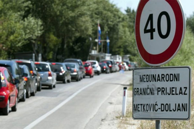 U Doljanima se čeka dva i po sata
