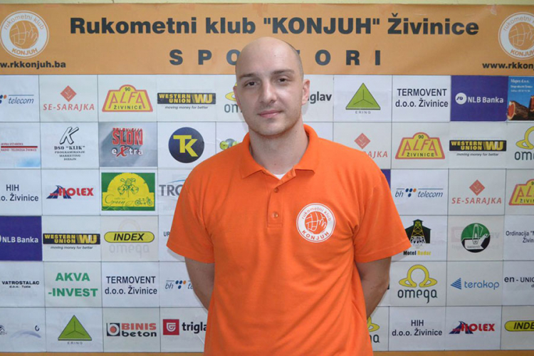 Bojan Unčanin najbliži klupi trenera RK Borac M:tel