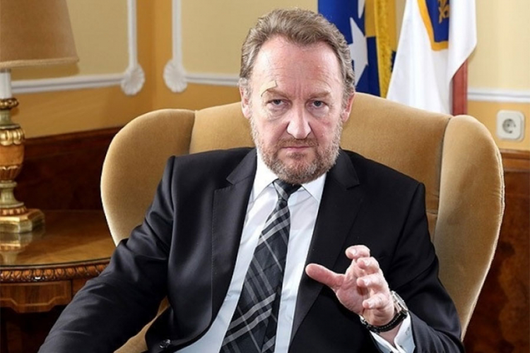 Izetbegović: Možda Čović ubijedi Dodika da odustane od blokada