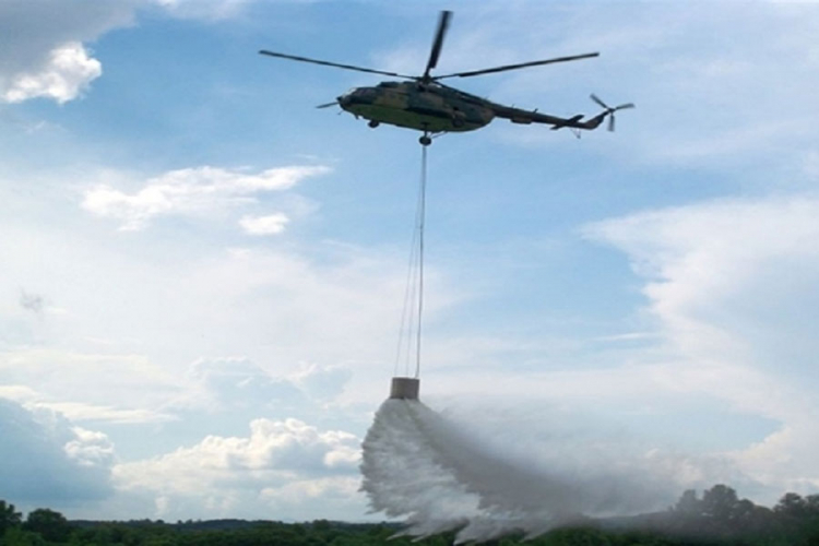Helikopter OS BiH i danas gasi požar u Ljubinju