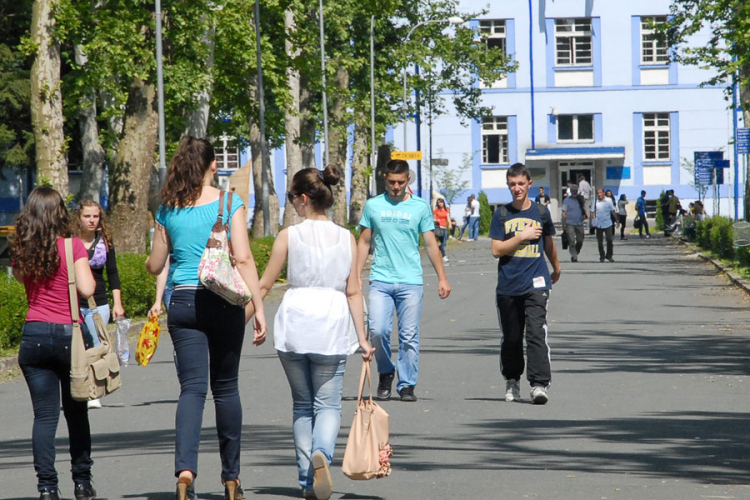 Fakultetska diploma u rukama samo osam odsto građana