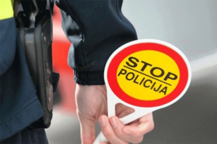Kamiondžija uhapšen zbog mita, davao 20 KM policajcu