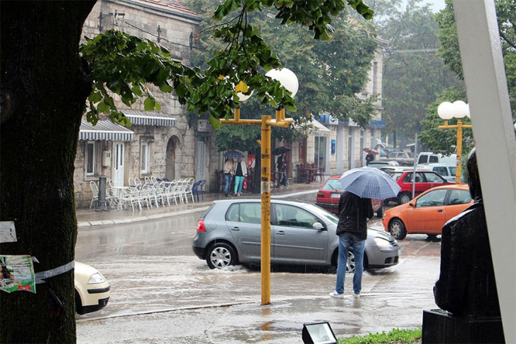 Nevrijeme u Bileći, kolaps u saobraćaju
