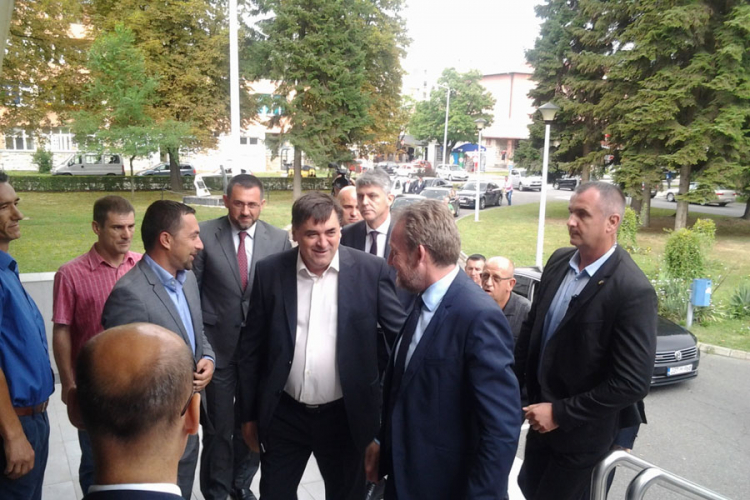 Izetbegović u Doboju nakon tri godine, o Petroviću samo u superlativu