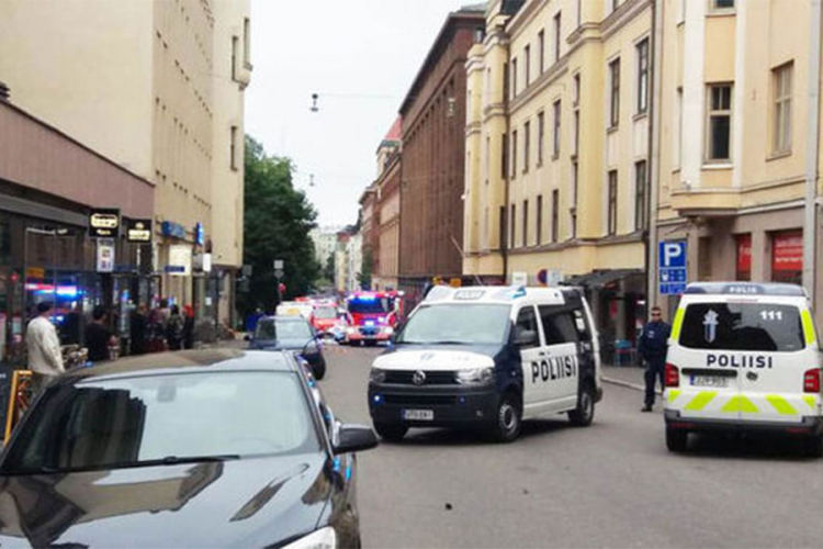 Uletio vozilom u masu ljudi u Helsinkiju, jedna osoba poginula